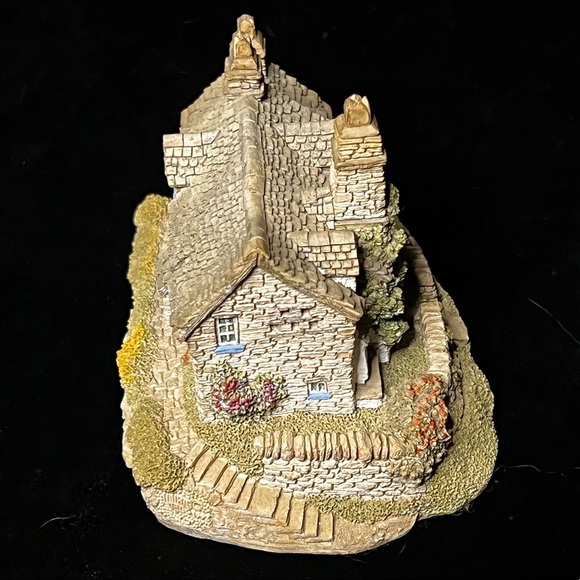 Lilliput Lane | Puffin Row | England Collection - Picture 11 of 16
